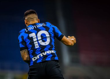 FC Internazionale 'den Lautaro Martinez, 28 Temmuz 2020 tarihinde İtalya' nın San Siro Stadyumu 'nda FC Internazionale ile SSC Napoli arasında oynanan 2019 / 20 Serie A maçında golü kutluyor - Fotoğraf Fabrizio Carabelli / LM