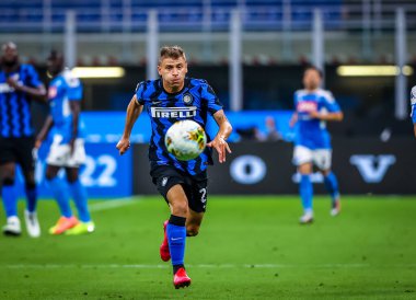 FC Internazionale takımından Nicolo Barella, 28 Temmuz 2020 tarihinde San Siro Stadyumu 'nda FC Internazionale ile SSC Napoli arasında oynanan 2019 / 20 karşılaşmasında - Fotoğraf Fabrizio Carabelli / LM