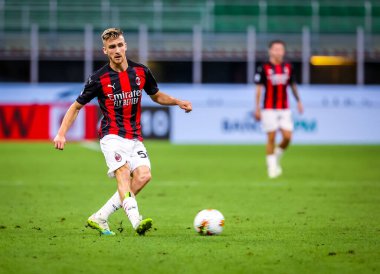 AC Milan 'dan Alexis Saelemaekers, AC Milan ile Cagliari Calcio arasında 1 Ağustos 2020 tarihinde San Siro Stadyumu' nda oynanan 2019 / 20 karşılaşmasında - Fotoğraf: Fabrizio Carabelli / LM