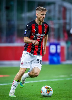 AC Milan 'dan Alexis Saelemaekers, AC Milan ile Cagliari Calcio arasında 1 Ağustos 2020 tarihinde San Siro Stadyumu' nda oynanan 2019 / 20 karşılaşmasında - Fotoğraf: Fabrizio Carabelli / LM