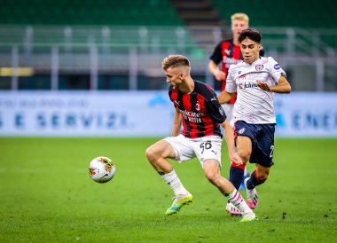AC Milan 'dan Alexis Saelemaekers, AC Milan ile Cagliari Calcio arasında 1 Ağustos 2020 tarihinde San Siro Stadyumu' nda oynanan 2019 / 20 karşılaşmasında - Fotoğraf: Fabrizio Carabelli / LM