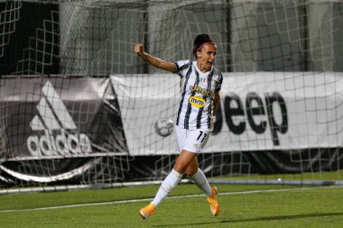 Barbara Bonansea (juventus fc), 29 Ağustos 2020 'de İtalya' nın Torino kentinde oynanan Juventus - LM / Francesco Scaccianoce maçının ilk golünü attıktan sonra kutluyor.