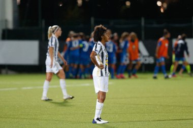 Sara Gama (juventus fc) ve empoli bayan oyuncuları arka planda Juventus - Torino, İtalya 'da Bayanlar - LM / Francesco Scaccianoce
