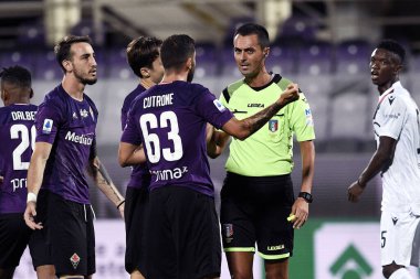 Fiorentina 'nın oyuncularının Fiorentina' nın hakemine karşı Floransa, İtalya 'da Bologna maçında 29 Temmuz 2020 - LM / Matteo Papini