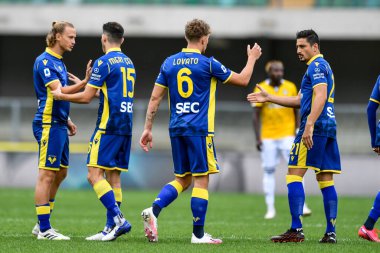 Hellas Verona vs Udinese, Verona, İtalya 'daki Bentegodi Stadyumu' nda 27 Eylül 2020 - LM / Alessio Marini maçında matteo lovato (hellas verona fc) ve yildirim mert etin (hellas verona fc) 