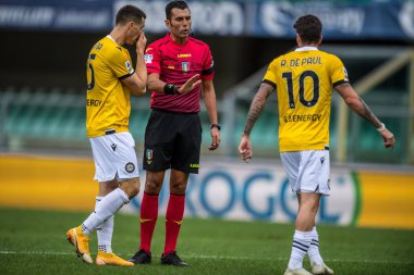 Udinese calcio sahasında 27 Eylül 2020 'de İtalya' nın Verona kentindeki Bentegodi Stadyumu 'nda Hellas Verona' ya karşı Udinese maçında protestolar