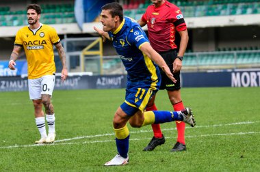 Andrea Favilli (hellas verona fc), 27 Eylül 2020 'de İtalya' nın Verona kentindeki Bentegodi Stadyumu 'nda Hellas Verona - LM / Alessio Marini maçında gol attıktan sonra kutluyor.