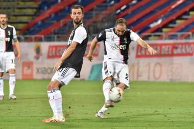 29 Temmuz 2020 'de İtalya' nın başkenti Cagliari 'deki Sardegna Arena' da Juventus 'a karşı açılan Cagliari davasında Juventus' tan Gonzalo Higuain