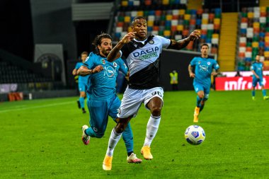 Marvin Zeegelaar (Udinese calcio) ve Daniele Verde (spezia calcio), Udinese vs Spezia maçında Udine, İtalya 'daki Dacia Stadyumu Friuli Udine' de, 30 Eylül 2020 - LM / Alessio Marini