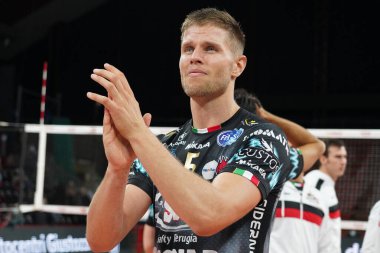 Ter horst thijs (n. 5 vurucu çivisi efendim güvenlik conad perugia) Sir Conad Perugia 'nın 14 Ekim 2020' de İtalya, Perugia 'da Top Volley Cisterna' ya karşı açtığı davada güzel bir parayı kutluyor - LM / Loris Cerquiglini