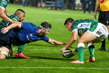 Luca Morisi (treviso) topu İtalya 'nın Treviso kentindeki Monigo Stadyumu' nda Benetton Treviso-Leinster Rugby maçında aldı.