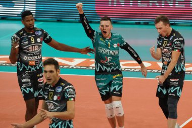 alessandro piccinelli (n. 1 libero sir safe conad perugia) Sir Safety Conad Perugia 'nın 14 Ekim 2020' de Perugia 'da Top Volley Cisterna' ya karşı açtığı davayı kutluyor - LM / Loris Cerquiglini