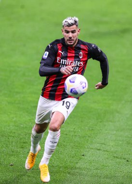 AC Milan 'dan Theo Hernandez, AC Milan ile Spezia Calcio arasında oynanan 2020 / 21 karşılaşmasında 4 Ekim 2020' de İtalya 'nın Milano şehrindeki San Siro Stadyumu' nda - Fotoğraf Fabrizio Carabelli / LM