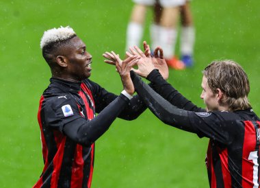AC Milan 'dan Rafael Leao, Serie A 2020 / 21' de San Siro Stadyumu 'nda AC Milan ile Spezia Calcio arasında oynanan karşılaşmada golü kutluyor.