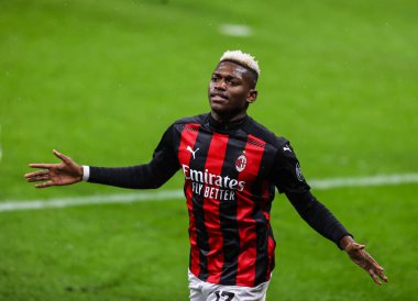 AC Milan 'dan Rafael Leao, Serie A 2020 / 21' de San Siro Stadyumu 'nda AC Milan ile Spezia Calcio arasında oynanan karşılaşmada golü kutluyor.