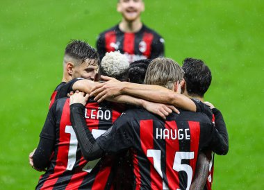 AC Milan 'dan Rafael Leao, Serie A 2020 / 21 karşılaşmasında takım arkadaşlarıyla birlikte San Siro Stadyumu, Milan, İtalya - Fotoğraf Fabrizio Carabelli / LM