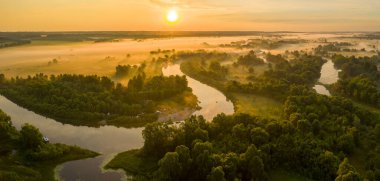 Şafak vakti sisli nehir, Ukrayna