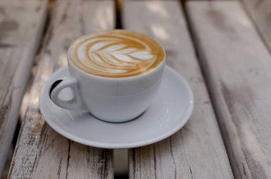 Beyaz fincan cappuccino