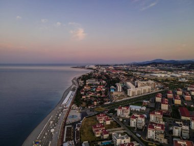 Sochi 'nin Adler ilçesi. Deniz kıyısında. krasnodar bölgesi. Yüksek kalite fotoğraf