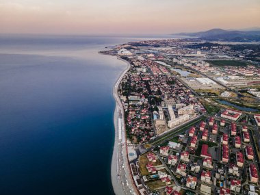 Sochi 'nin Adler ilçesi. Deniz kıyısında. krasnodar bölgesi. Yüksek kalite fotoğraf
