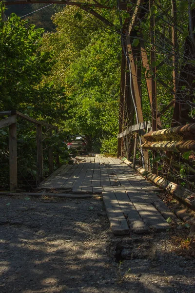 Viejo Puente Ruinas Abandonado Cáucaso Foto Alta Calidad — Foto de Stock