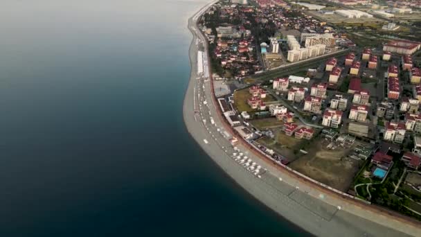 Playa de Sochi Adler desde una vista de pájaro — Vídeo de stock