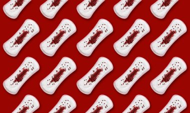 Parıltı ve parıltıdan kan damlayan hijyenik peçete deseni. Geçiş çağı. Kadınlar için regl ve hijyen ürünleri, kritik günler.