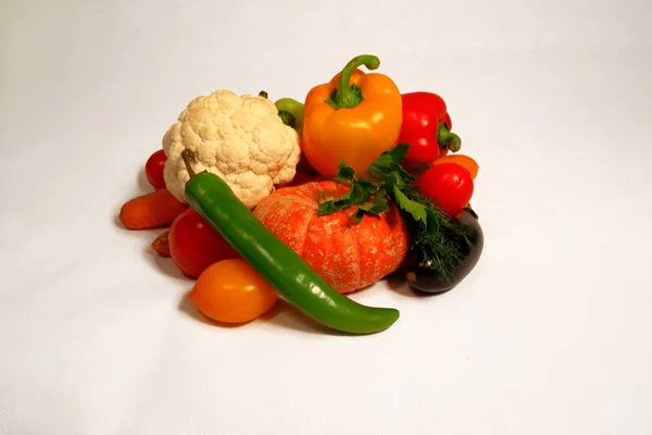 Sonbahar sebzeleri, meyve kabağı, biber, soğan, kırmızı turuncu, patlıcan, domates.