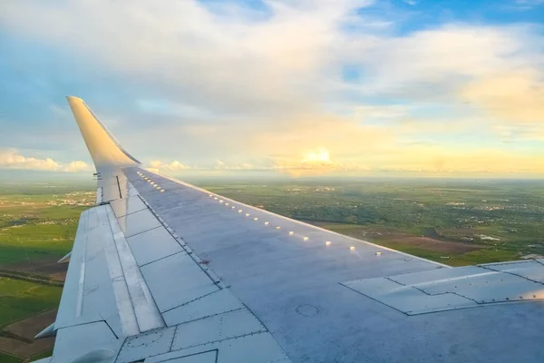 Plane wing in the sky — Stock Photo, Image