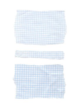 Matematik yırtılan kağıtlar beyaz arkaplanda izole edildi