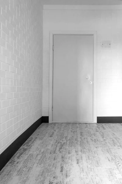 Closed wooden door in a modern block of flats — Stock Photo, Image