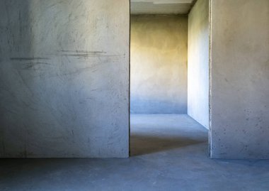 Bitmemiş bina. Dairenin zor bir sonu var. Alçılı beton duvarlı bir oda. İç yenileme.