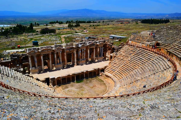 Viejo Anfiteatro Del Imperio Romano Contra Cielo Azul Día Soleado —  Fotos de Stock