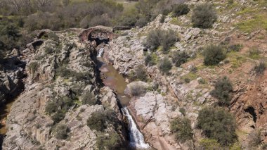 Roma Köprüsü, çünkü Augusta, yerleşim bölgesi özel doğal ve tarihi mekanlar, rotanın rota parçası olan Vadollano, Guarrizas Nehri, Linares, il Jaen, İspanya rotanın güzelliği için