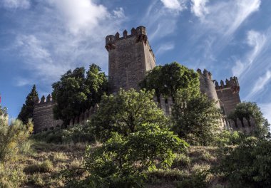 Kale Almodovar del Rio, Müslüman kökenli bir metanet olduğunu, bu bir Roman fort ve geçerli yapı kesinlikle kaynağı Berber, Amerikalı yapımcı Hbo, tahtlar oyun serisi için bir sahne vardır. Almodovar del Rio, İspanya al