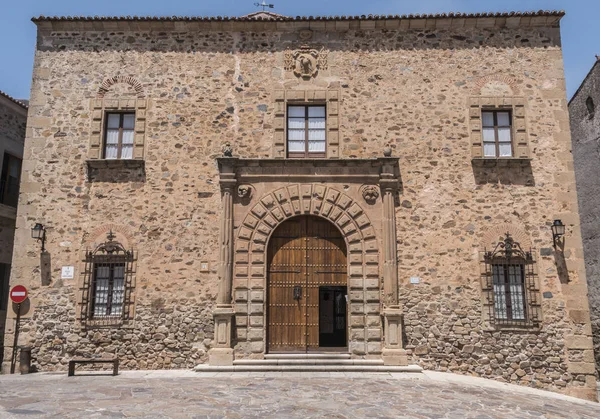 Caceres Hiszpania Lipca 2018 Pałac Biskupi Znajdujące Się Plaza Santa — Zdjęcie stockowe