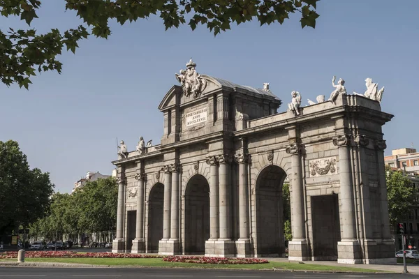 Madrid España Agosto 2018 Puerta Alcalá Puerta Alcalá Monumento Plaza — Foto de Stock