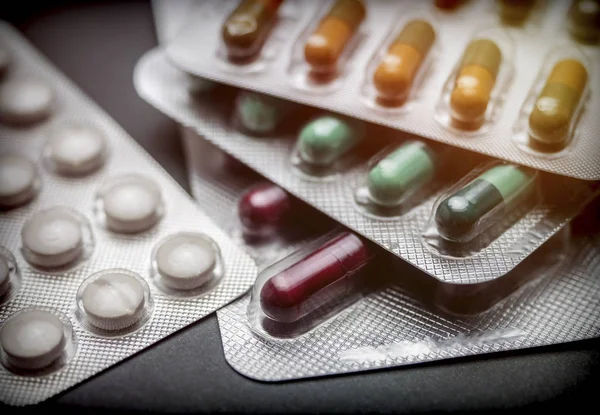 Molte Pillole Medicamentose Capsule Dimensioni Diverse — Foto Stock