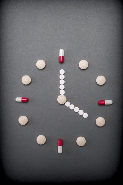 Horloge Formée Par Des Tables Pilules Image Conceptuelle — Photo