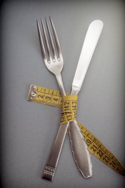 Tutucu ve bıçak bir metre, diyet kavramı tarafından düzenlenen