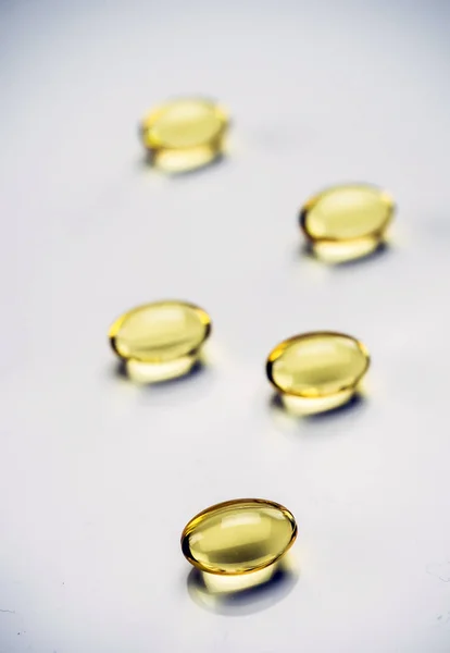 Omega Kavramsal Görüntü Ile Balık Yağı Kapsülleri — Stok fotoğraf