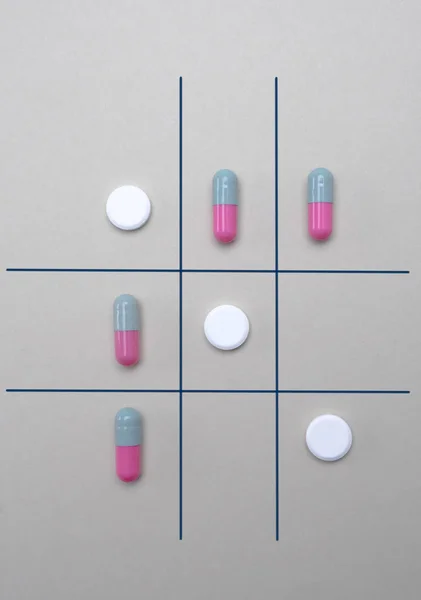 Spel Van Drie Een Rij Met Tabletten Capsules Conceptuele Afbeelding — Stockfoto