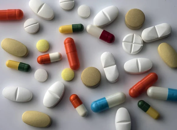 Tabletler Kapsüller Farklı Boyut Renk Kavramsal Görüntü — Stok fotoğraf
