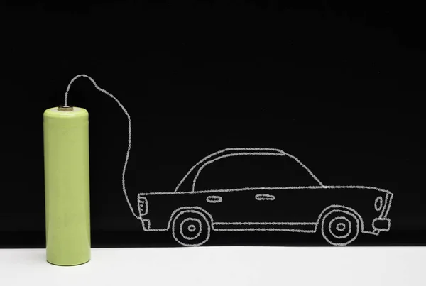 車と概念的なイメージのホワイト ボードに描かれた電気バッテリーの概念 — ストック写真