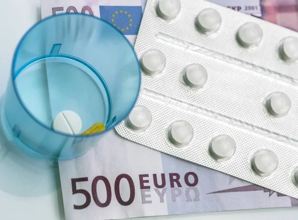 Euro Bazı Ilaçlar Bir Bilet Üzerinde Kavramsal Görüntü Copay Sağlık — Stok fotoğraf
