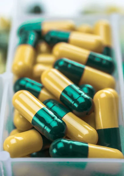 Capsules Green Yellow Conceptual Image — Stock Photo, Image