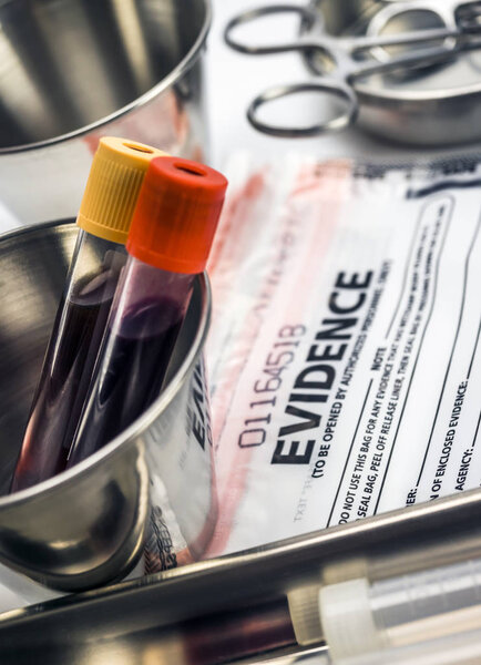 Мешок для улик, полицейская научная лаборатория, концептуальное изображение, вертикальный состав
