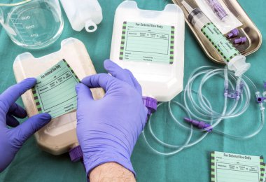 Enteral beslenme, hastane, kavramsal resim, kompozisyon hotizontal palyatif bakım şişe üzerinde yerleştirilmiş etiket hemşire