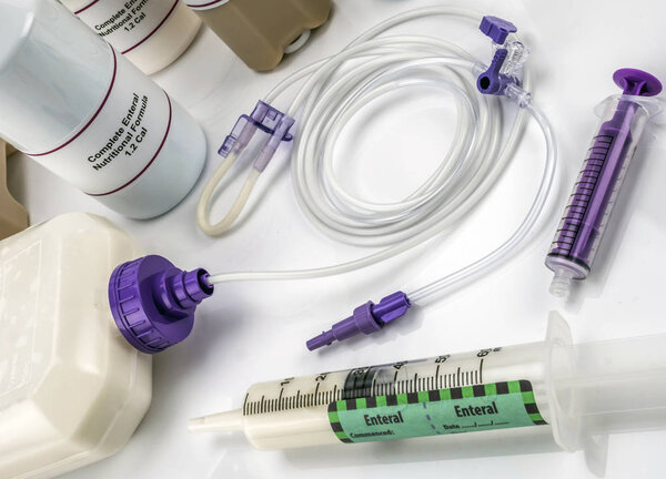 Команда энтерального питания, подготовленная в стационаре, паллиативная помощь, концептуальный образ, горизонтальная композиция
