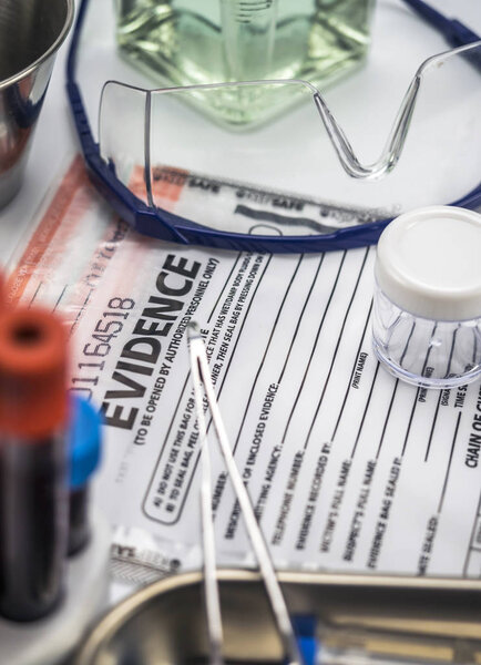 Мешок для улик, полицейская научная лаборатория, концептуальное изображение, горизонтальный состав
